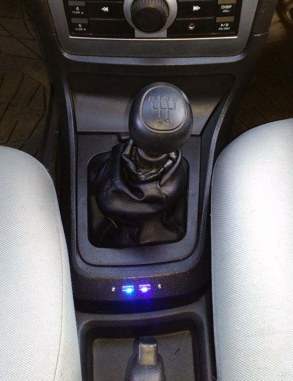 USB заряджання в авто на модулі KIS-3R33S 5