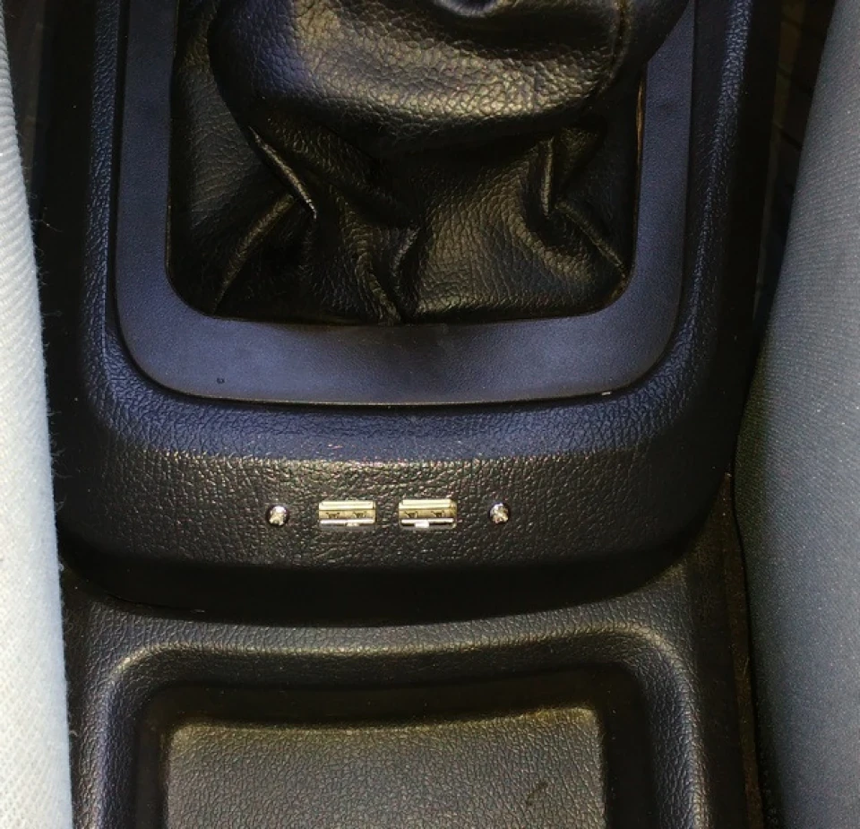 USB заряджання в авто на модулі KIS-3R33S