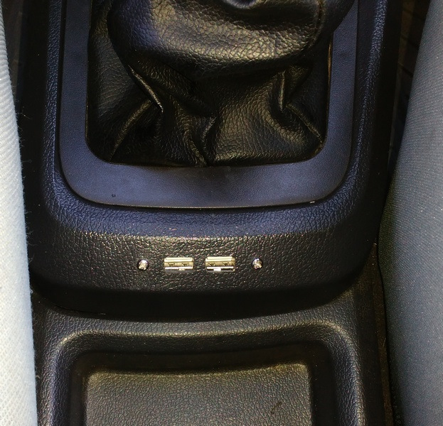 USB заряджання в авто на модулі KIS-3R33S 1