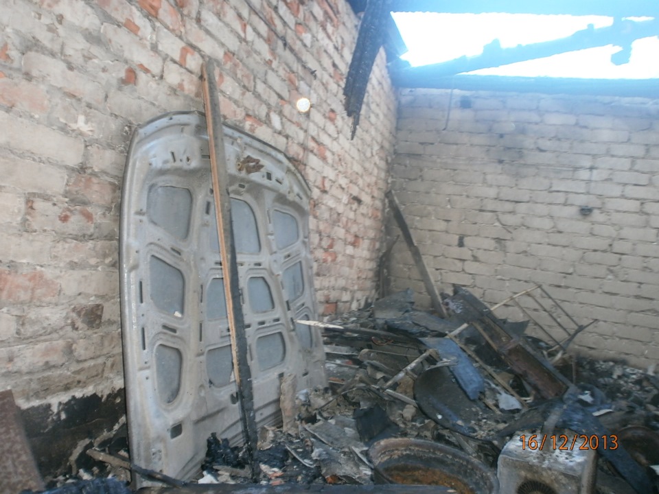 Згорів гараж 5