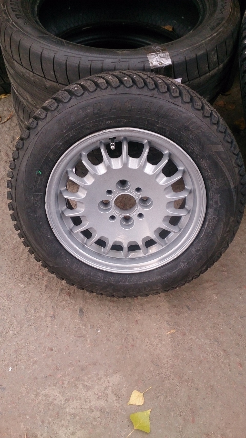 Різаючи Goodyear Ultra Grip Ice Arctic 4