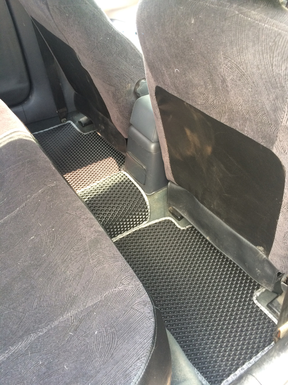 Килимки Eva або плюс крапелька затишку в машині 2