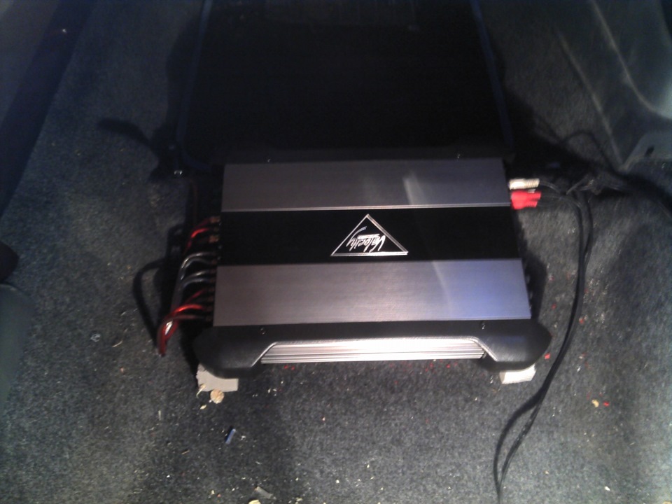 підсилювач Blaupunkt VA-475 1