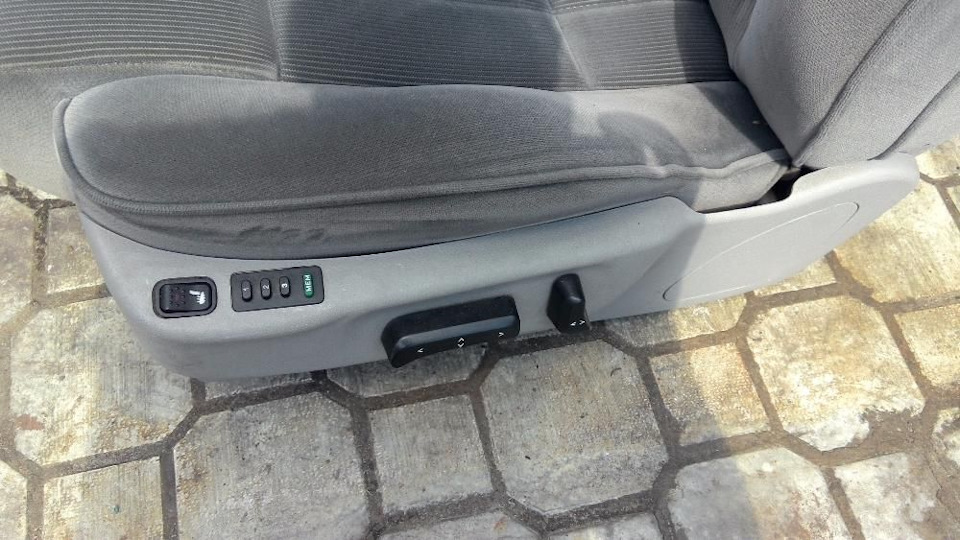 Сидіння з Alfa Romeo 166 3