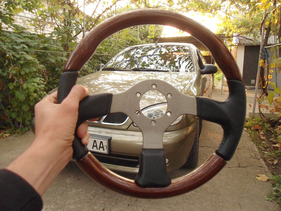 КРУЛЬ MOMO Fighter Zebrano Wood 1