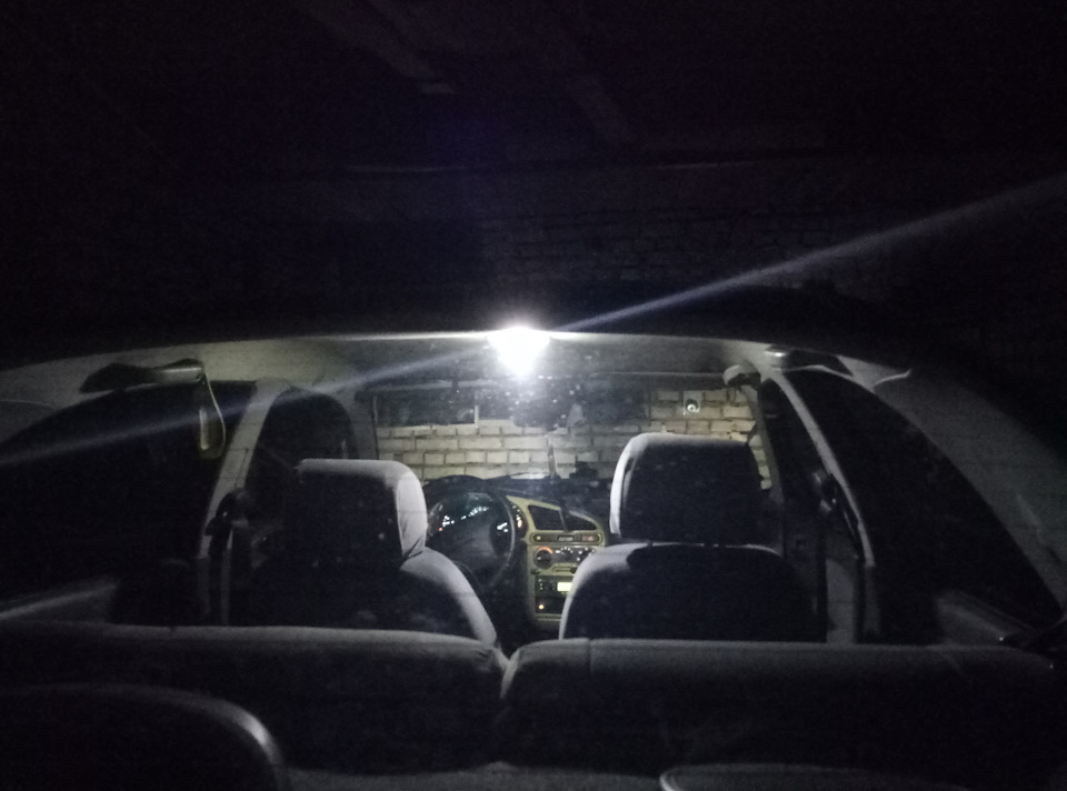 додаємо світло і знову LED 1