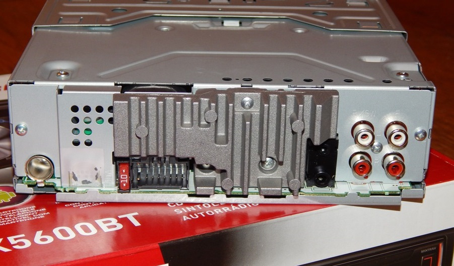 ГУ Pioneer DEH-5600BT 3