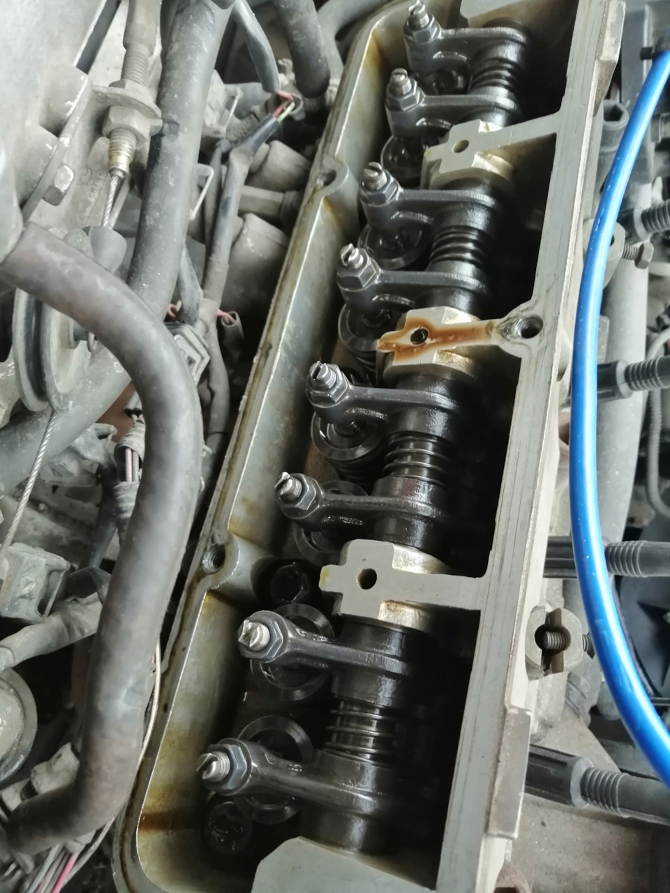 Регулювання клапанів, чищення заднього дивана та дрібниця 1
