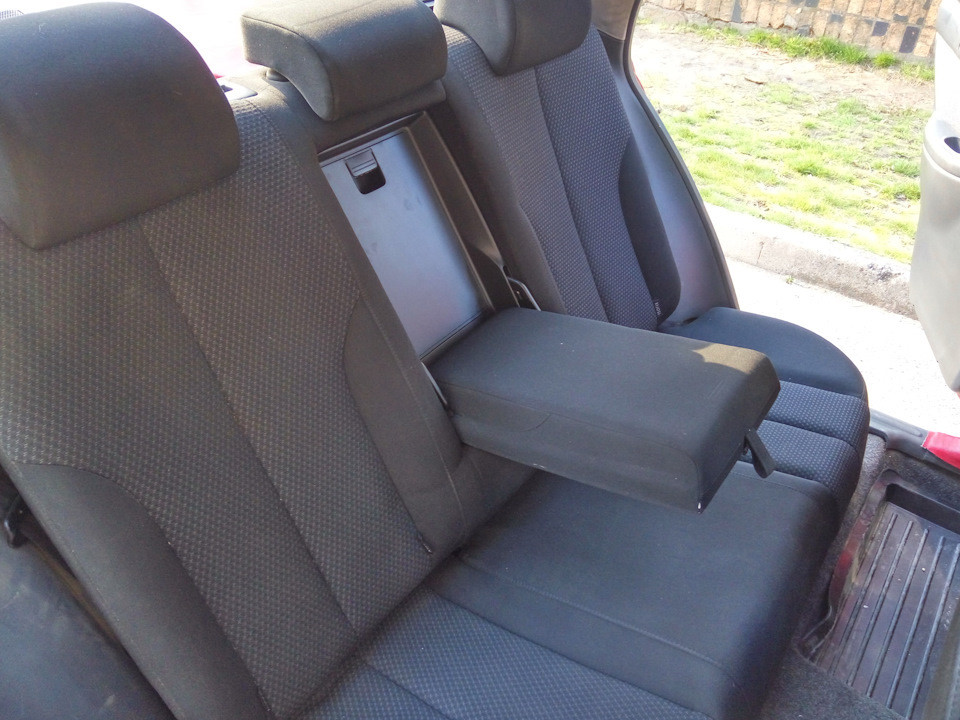 Задній диван від VW Passat B6 1