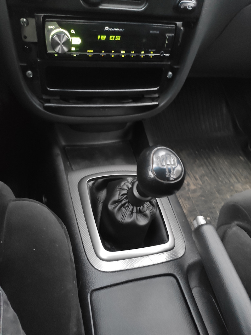 Чохол на КПП під консоль Kia 2