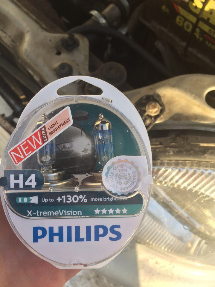 Заміна лампочок у фарах Philips X-tremeVision +130% 1