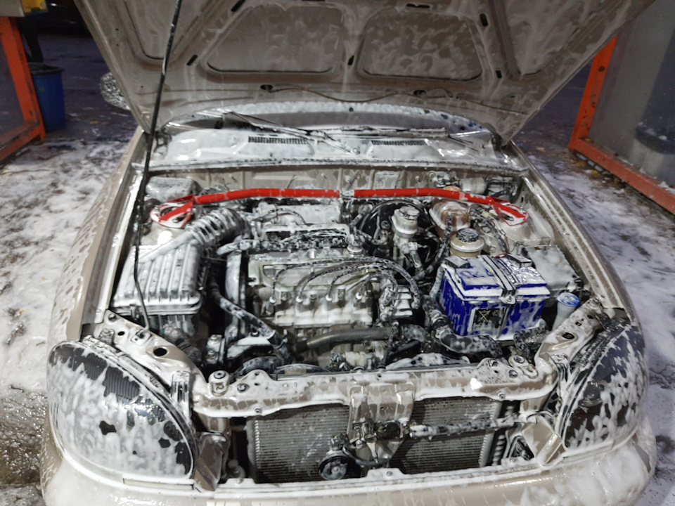 Мийка двигуна та встановлення втулок пластикової кришки двигуна. Щітки/двірники гібриди GM 4
