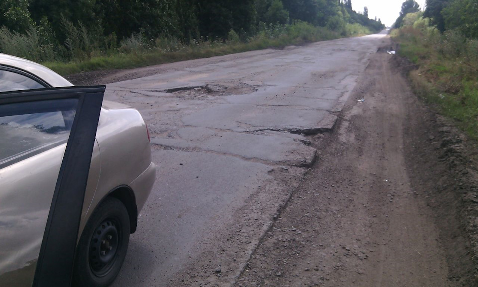 Встановлення ручки багажника та зворотного клапана склоомивача, килимка багажника 10.2017 5