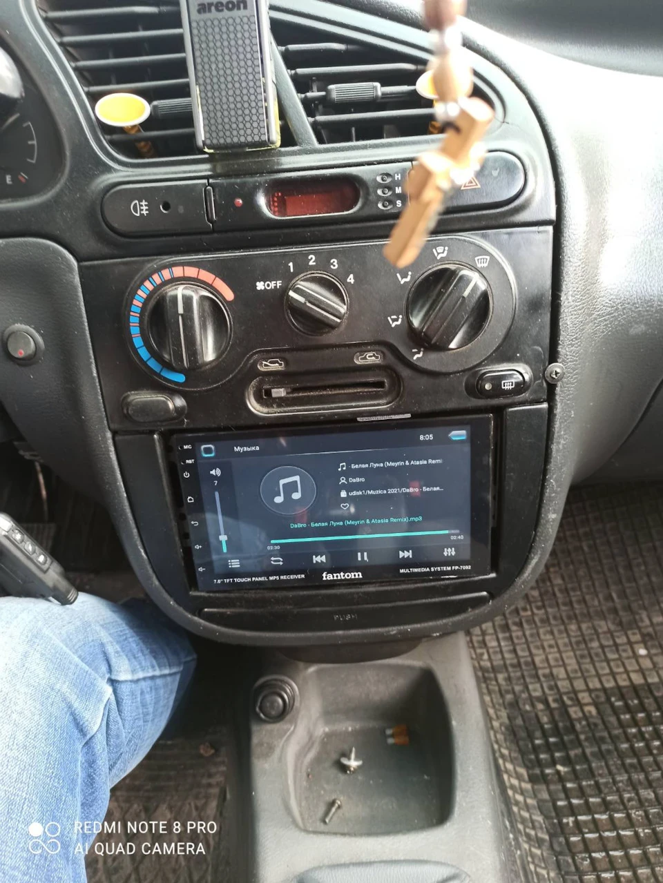 Біла з обновкою