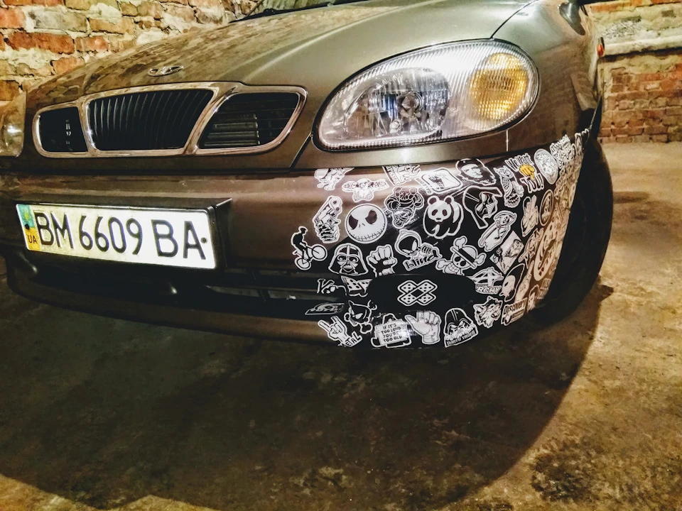 стікербомбінг