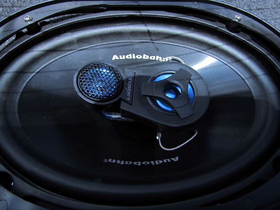 Audiobahn AS69Q 2