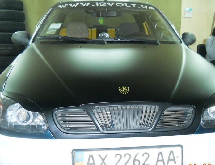 Переклеювання авто ( капот ) 2