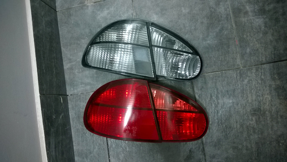 Димчасті задні ліхтарі 1