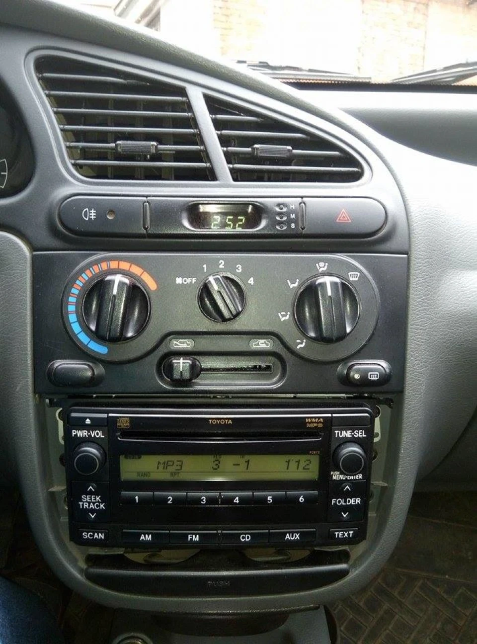 Установка штатної магнітоли з Toyota Prado 150