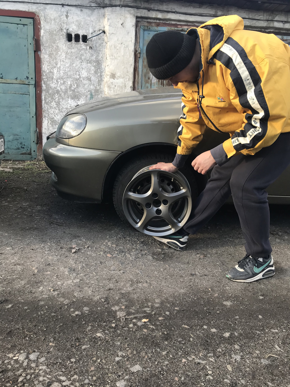 Поки перевзувся в літо, пішов сніг))) 4