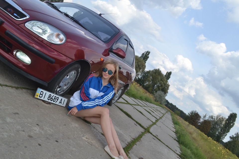 Літній фотосет із дівчиною. 3