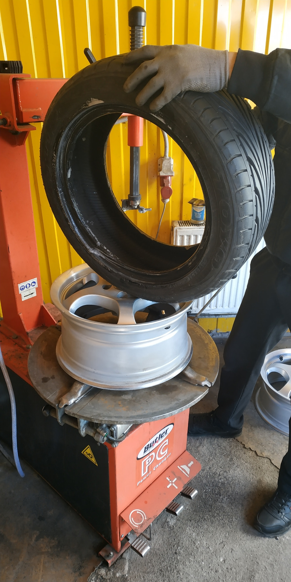 Toyo T1R 185/55/15 гума мрії 3