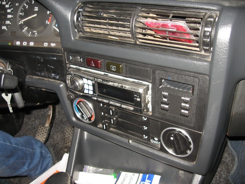 Кільця на клімат панель BMW E30 2