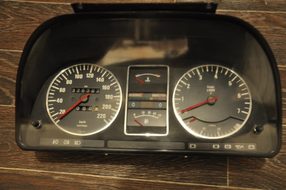 Кільця в приладку BMW E28 4