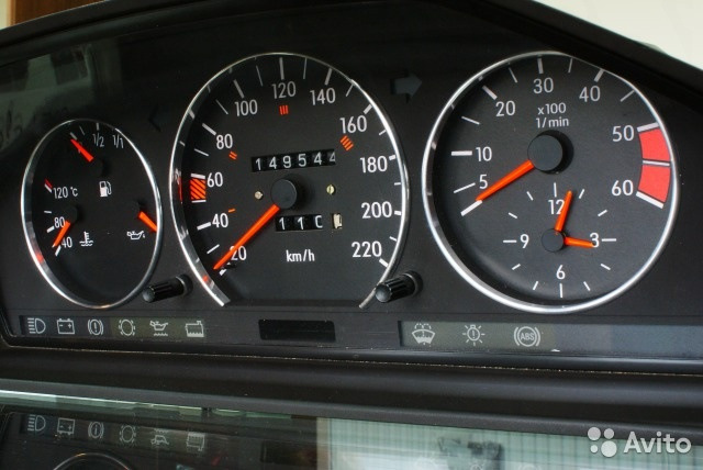 Кільця в приладку Mercedes 124 2