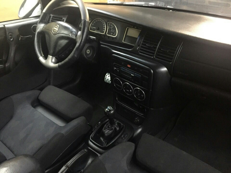 Кільця в приладку OPEL VECTRA B 4