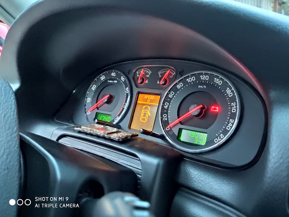 Кільця в приладку Skoda Superb 1