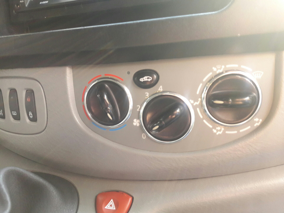 Кільця в панель приладів Opel Vivaro, RENAULT Trafic, Nissan Primastar 3