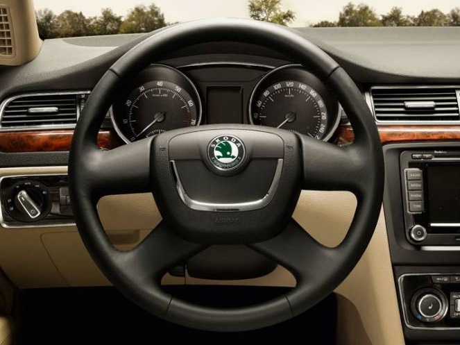 Посмішка в кермо Skoda Yeti 1