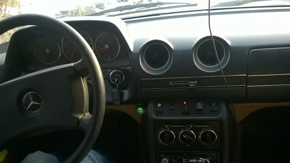 Хром-кільця на крутилки грубки Mercedes W123: Живіше легенди 4