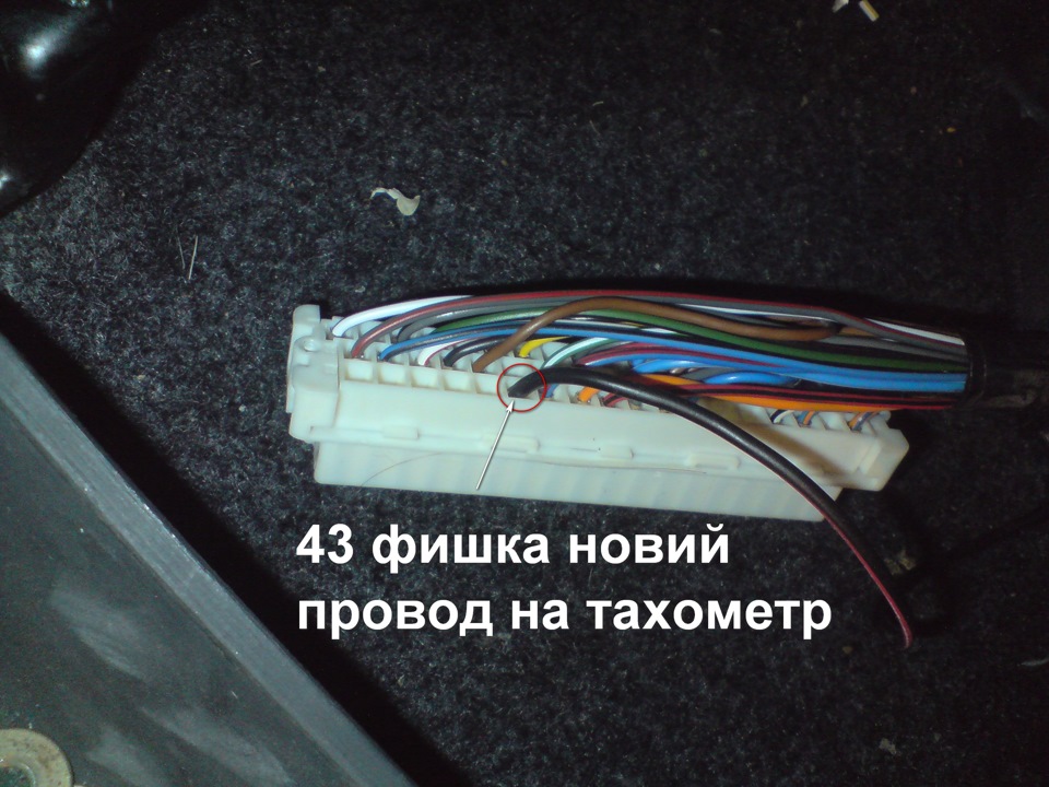 2-а додаткові датчики вольтметр і тахометр DEFI 5