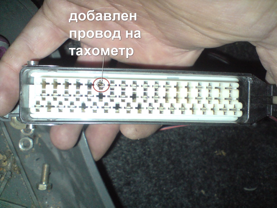 2-а додаткові датчики вольтметр і тахометр DEFI 4