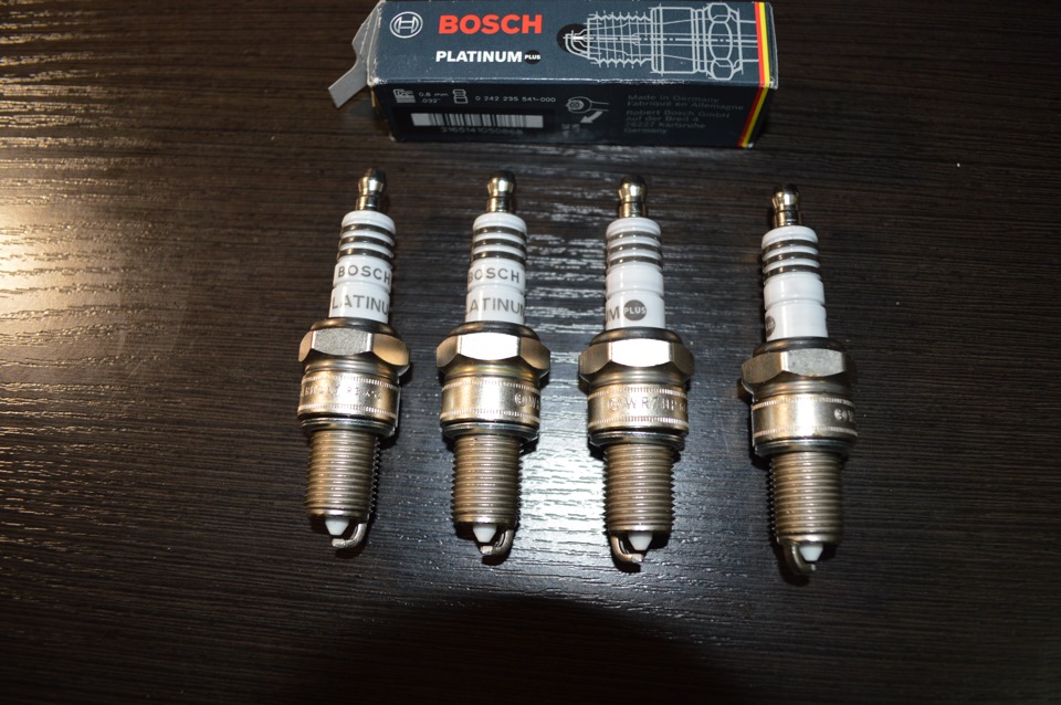 Свічки Bosch 0 242 235 541 Platinum Plus 1
