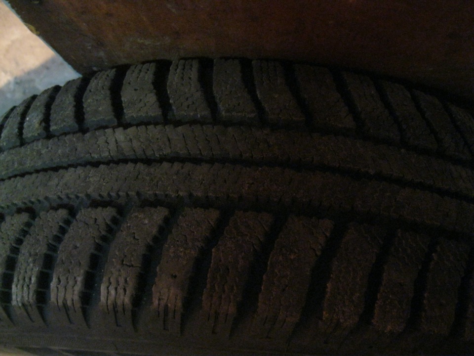 Продаю 2 комплекти зимової гуми на дисках (Nordmaster r13 та Michelin r14) 1