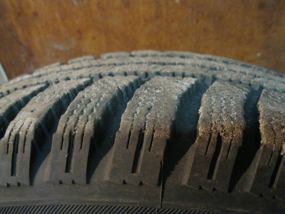 Продаю 2 комплекти зимової гуми на дисках (Nordmaster r13 та Michelin r14) 2
