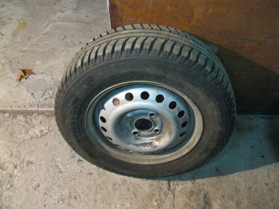 Продаю 2 комплекти зимової гуми на дисках (Nordmaster r13 та Michelin r14) 3