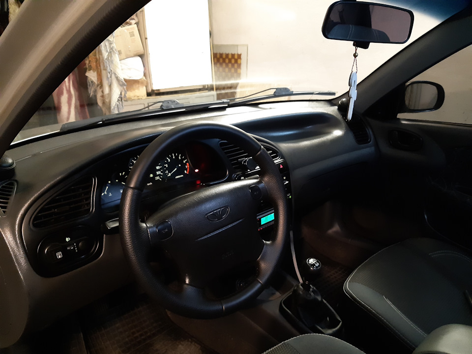 Руль з airbag, панель приладів з тахометром, габарити американки (габарити в поворотниках) 1