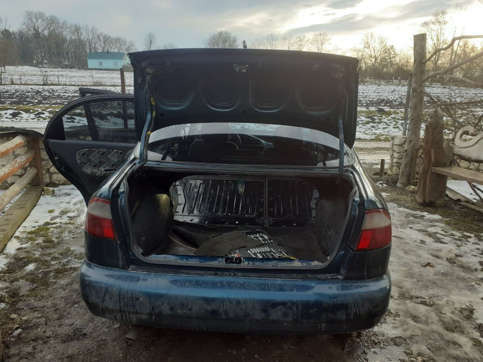 Замок багажника 1