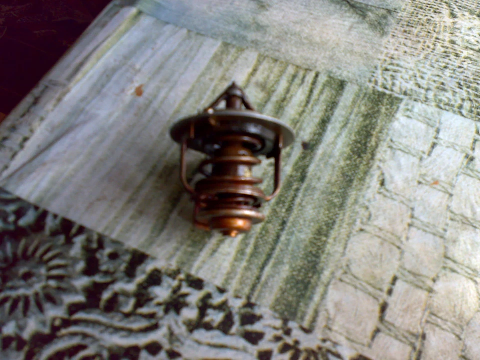 Машина дайхатсу апплаус 1998 закипіла.