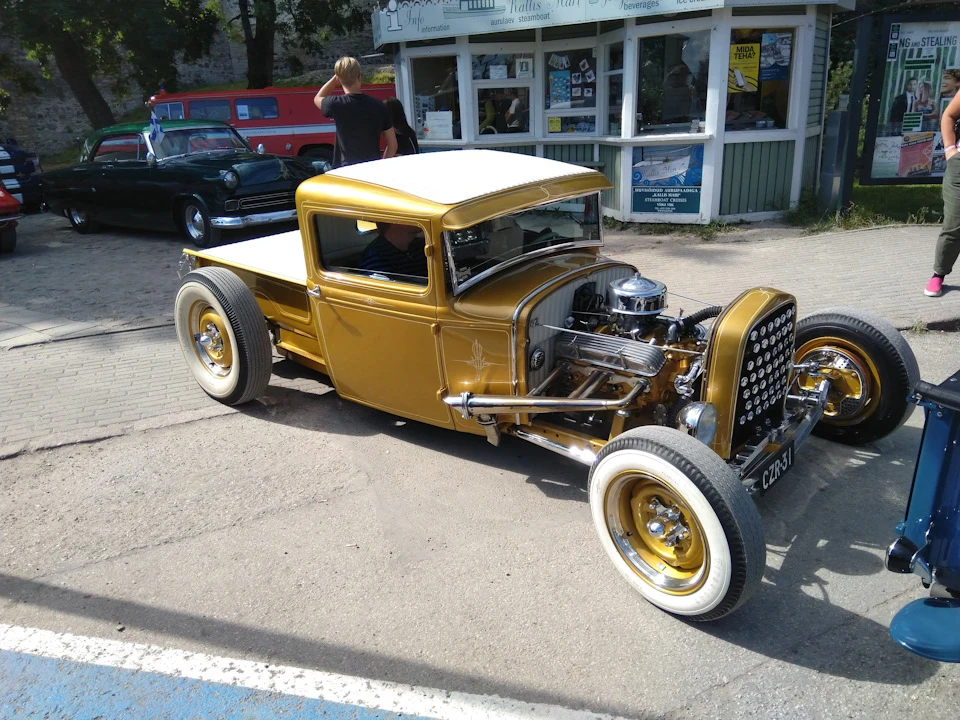 Щорічний зліт американських авто.