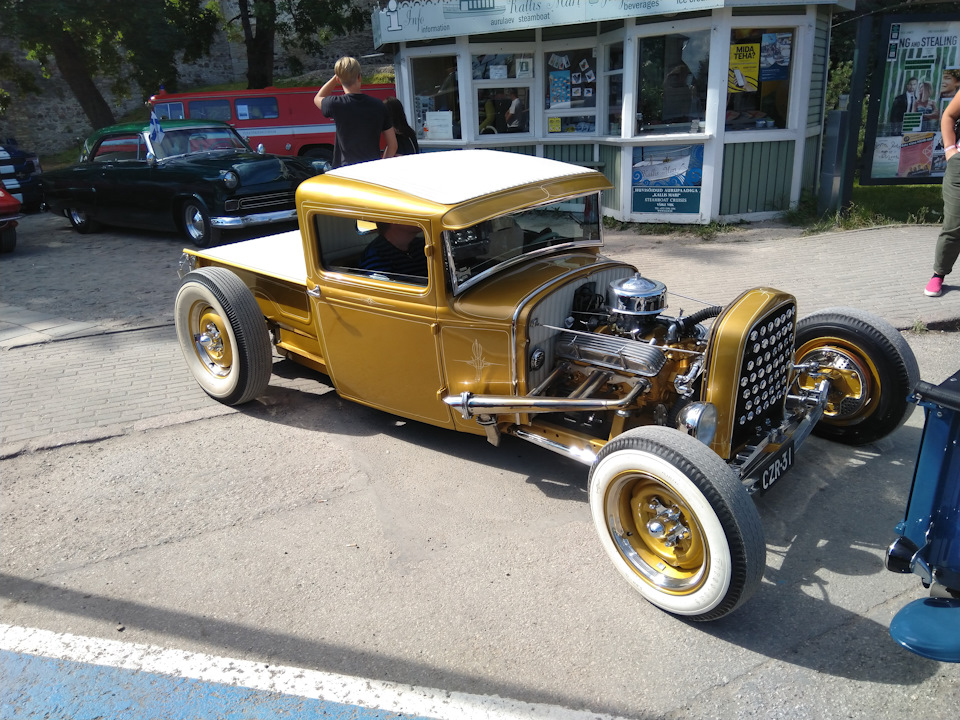 Щорічний зліт американських авто. 1