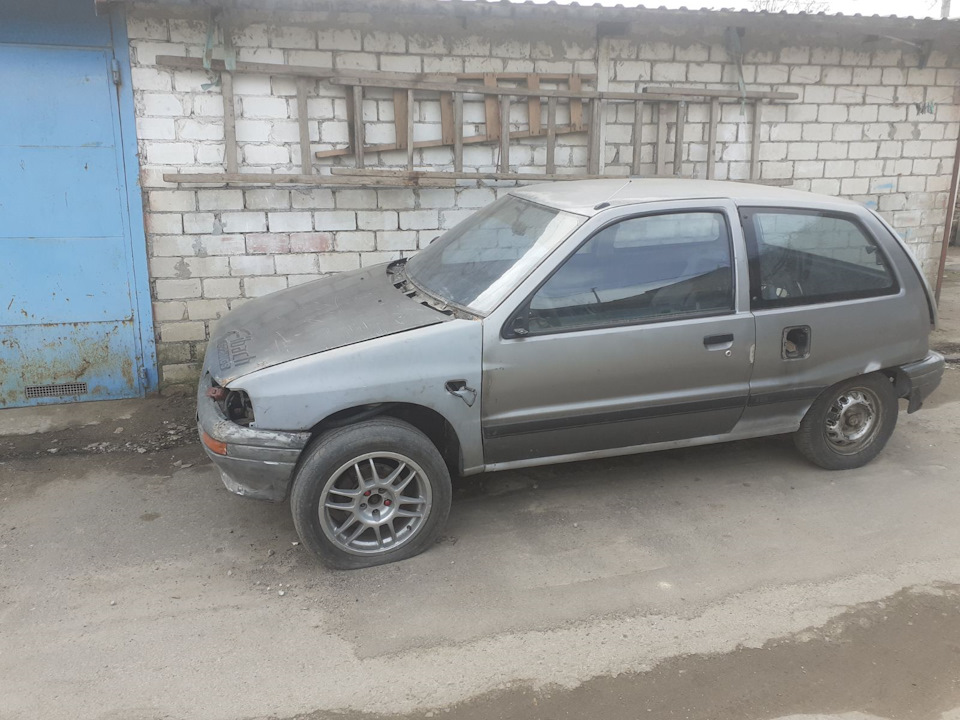Псс... Хлопець. Гроші є. 1