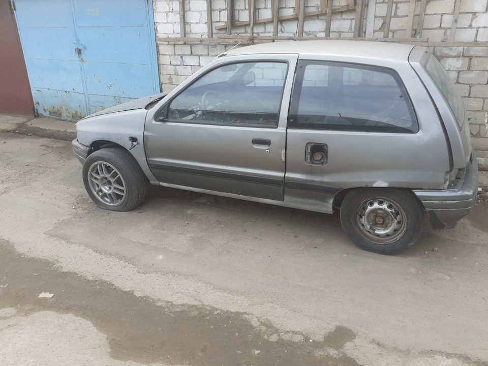 Псс... Хлопець. Гроші є. 2
