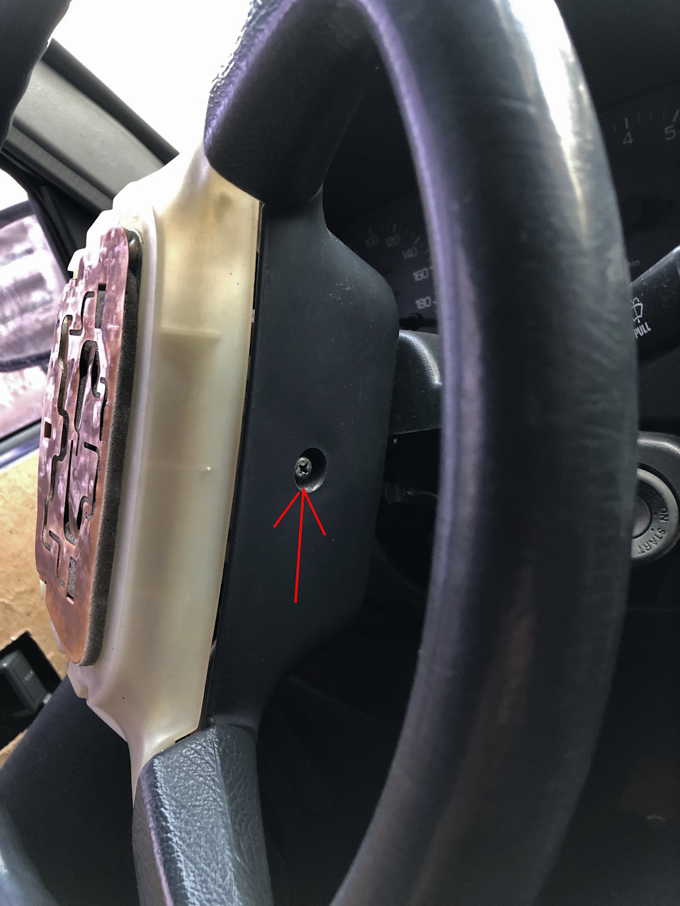 Як зняти панель приладів Daihatsu Feroza частина (1/3) 3