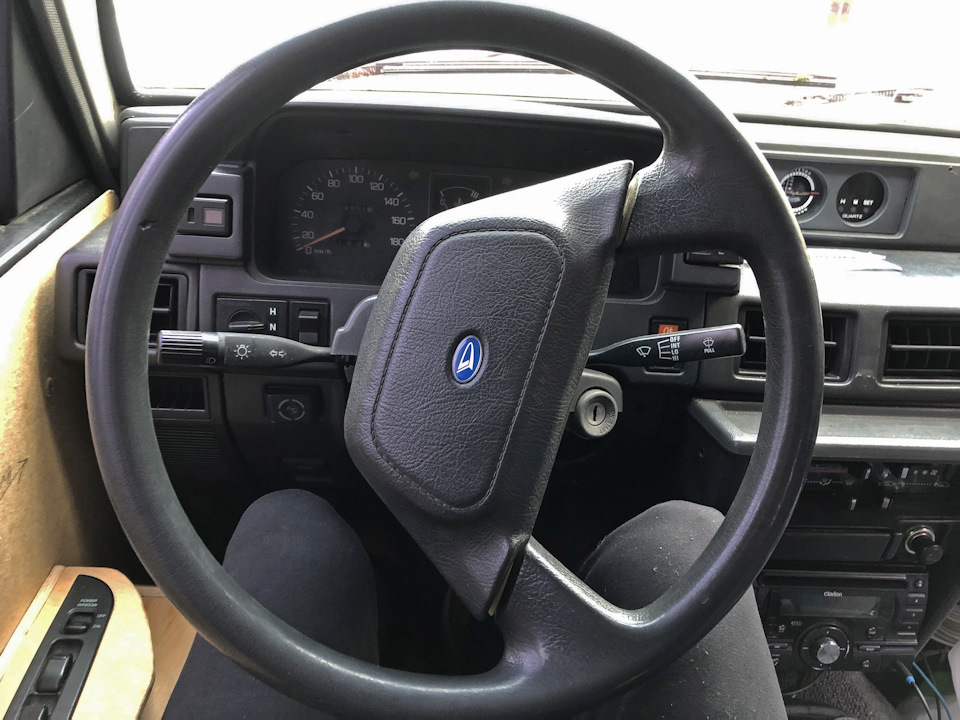 Як зняти панель приладів Daihatsu Feroza частина (1/3) 1