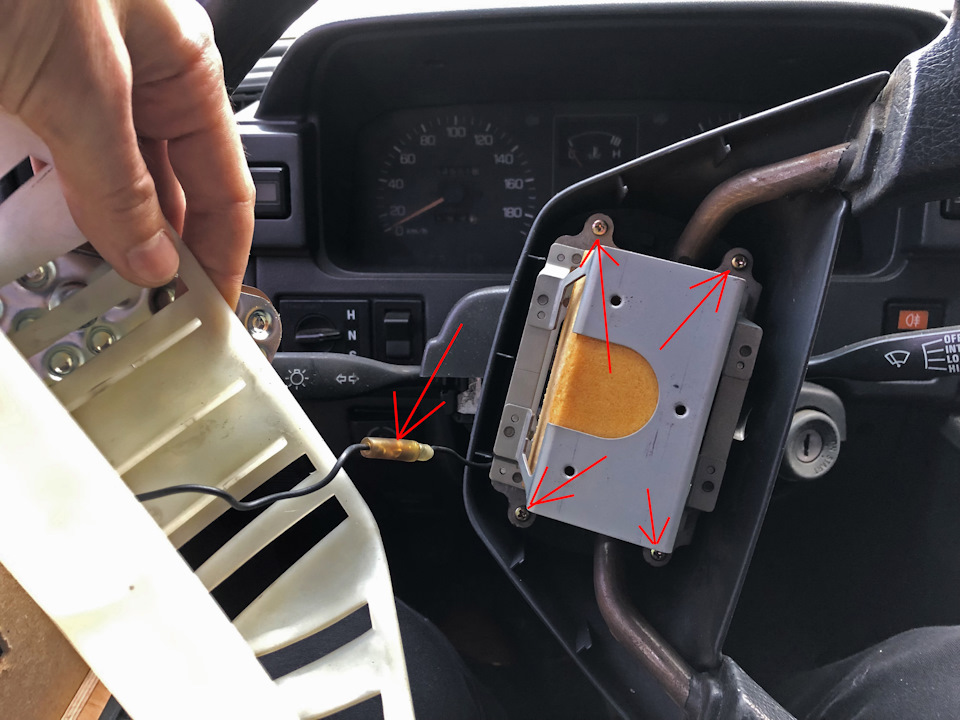 Як зняти панель приладів Daihatsu Feroza частина (1/3) 5